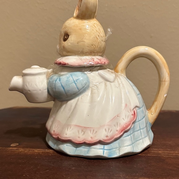 Charming Rabbit Teapot - Picture 4 of 5